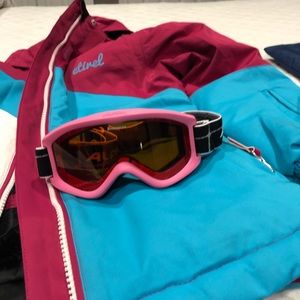 Nearly new girls size 8 ski coat and goggles